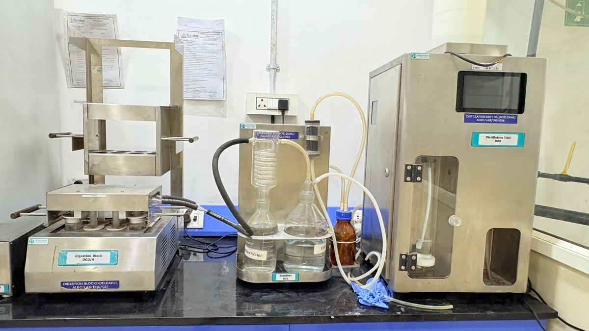 UV-Vis Spectrophotometer